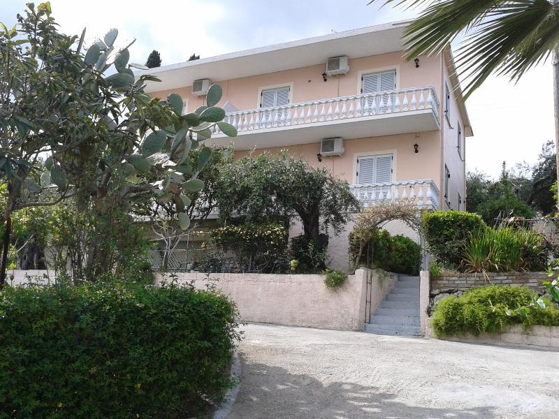 Apostolos & Eleni Family Apartments Perama  Exterior photo