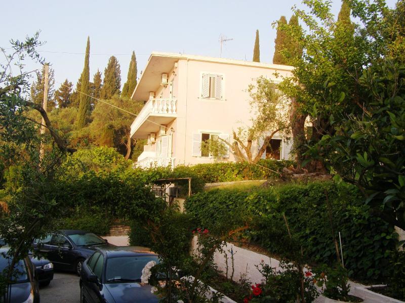 Apostolos & Eleni Family Apartments Perama  Exterior photo