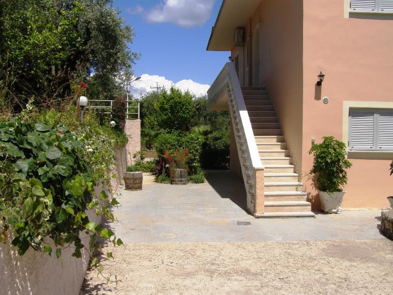 Apostolos & Eleni Family Apartments Perama  Exterior photo