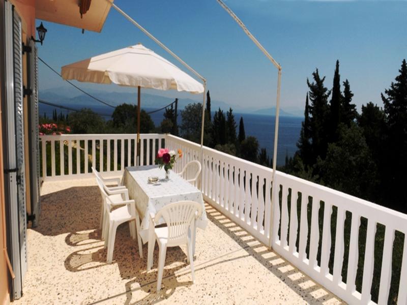 Apostolos & Eleni Family Apartments Perama  Exterior photo